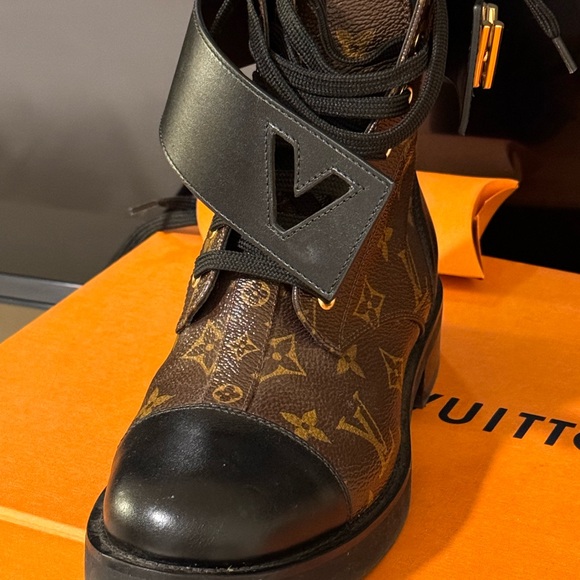 Louis Vuitton Monogram Wonderland Twist Flat Ranger Combat Boots - Picture 5 of 14